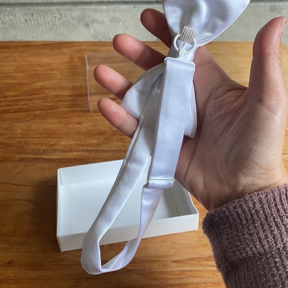 Mens White Bow Tie - Picture 3 of 5